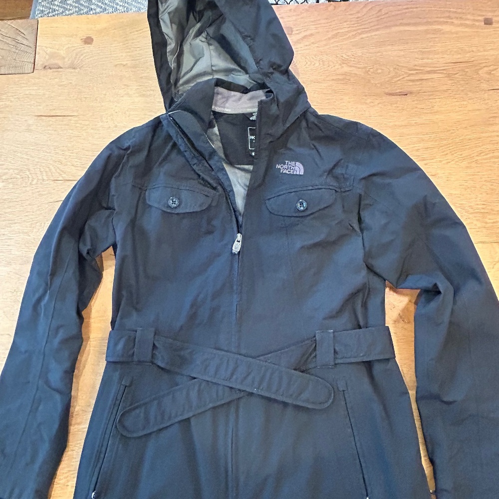 North Face Women’s windbreaker jacket